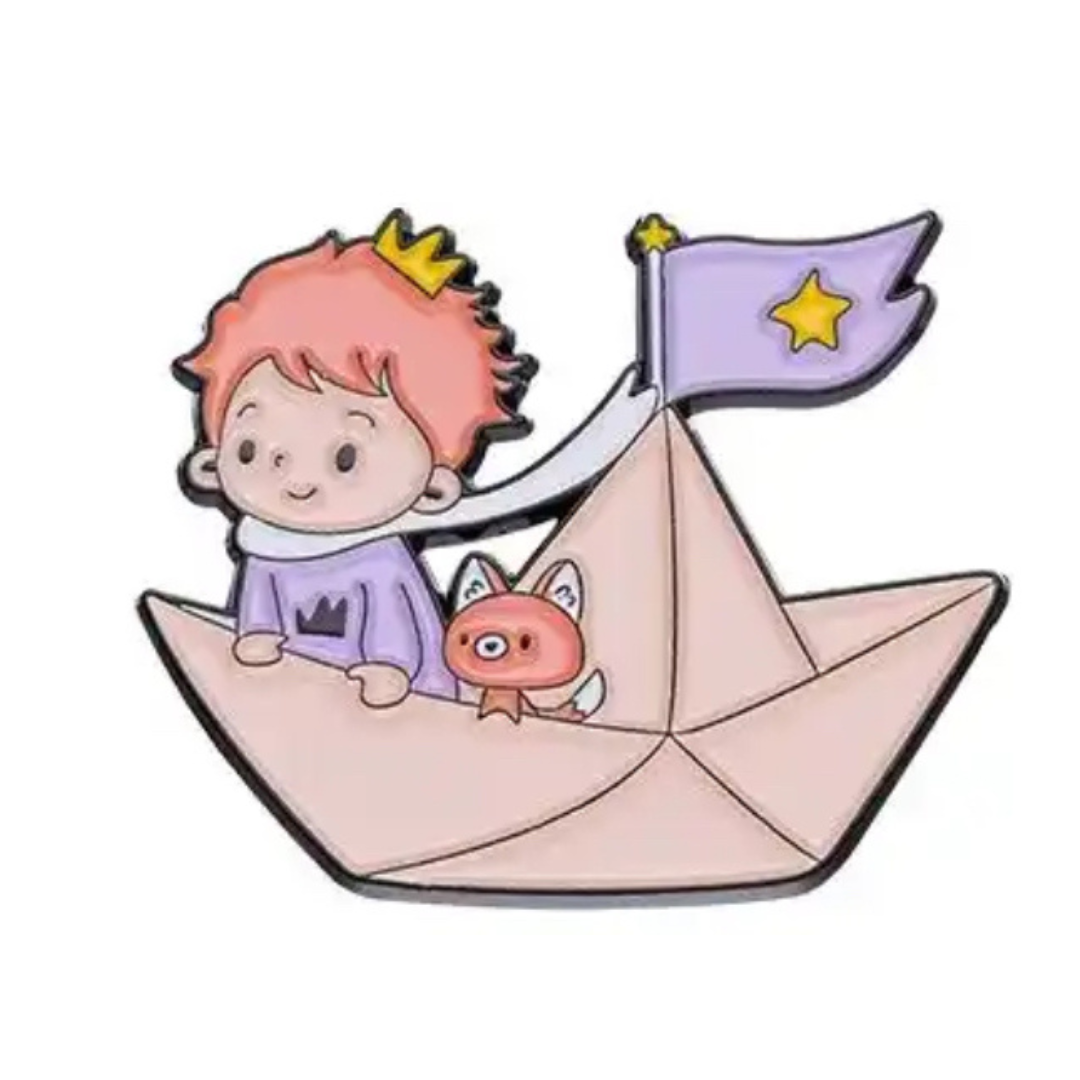 Principito montado en barquito de papel