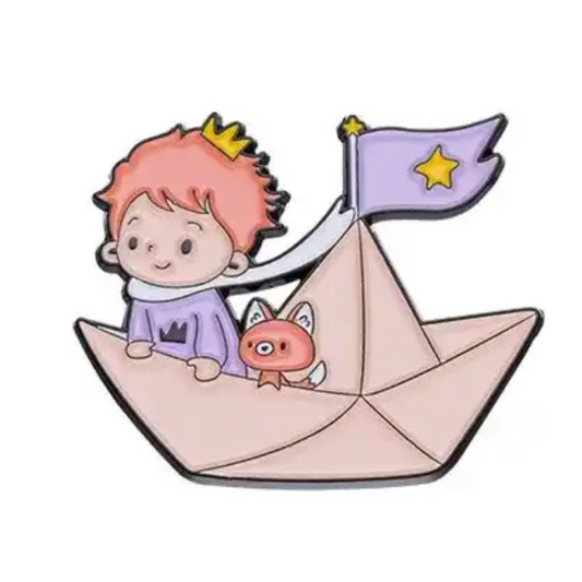 Principito montado en barquito de papel