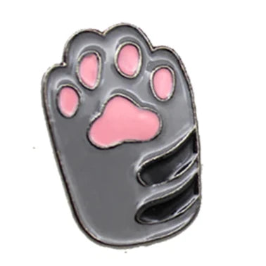 Patita de gato gris